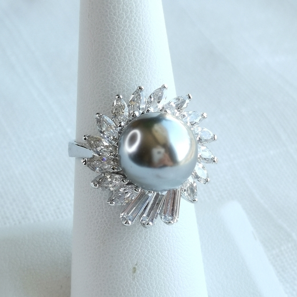 Vintage  grey shell pearl cz cocktail ring Size 7